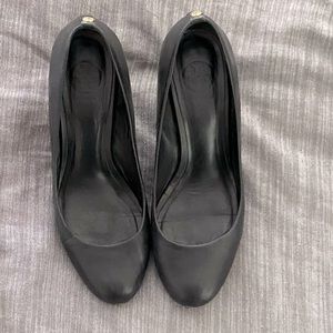 Tory Burch black leather pumps
